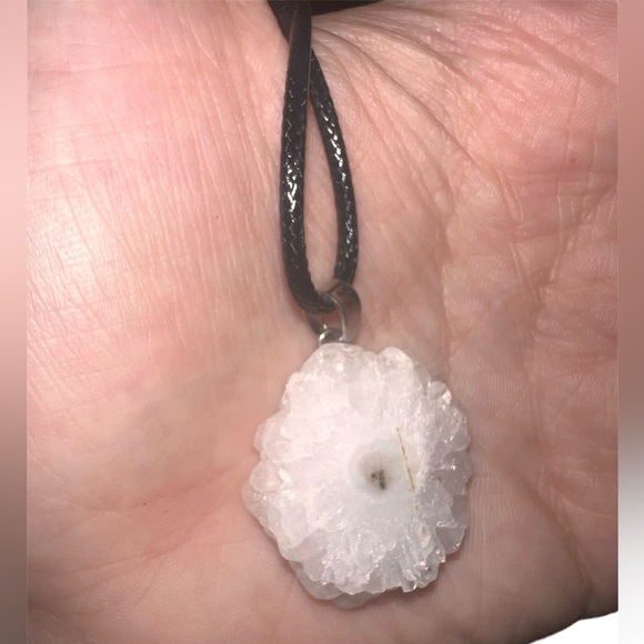 Sliced Quartz Pendant - Picture 2 of 3